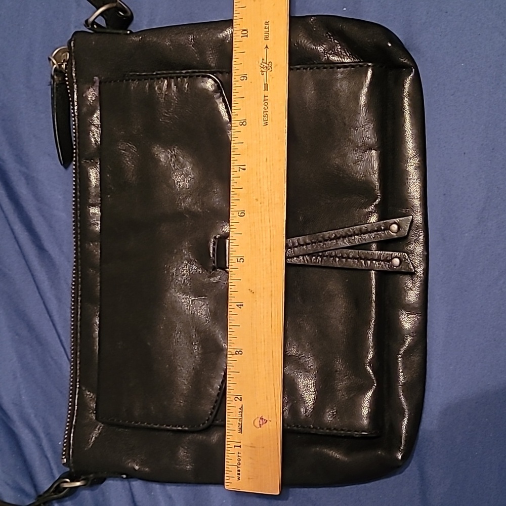 Crossbody - Picture 8 of 9